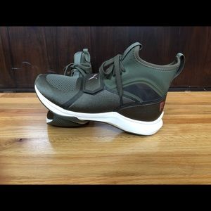 NWOT PUMA Sneakers